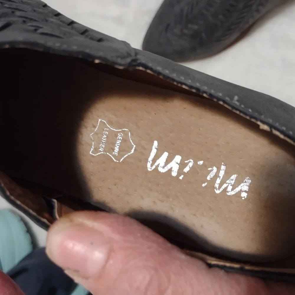 Mi.iM Gray and Brown Flats with Textured Design